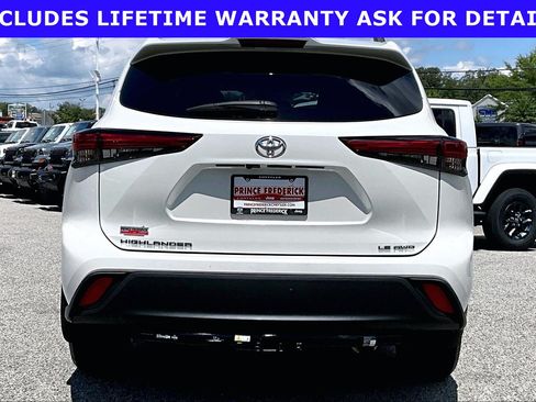 Used 2021 Toyota Highlander LE AWD/4WD image 4