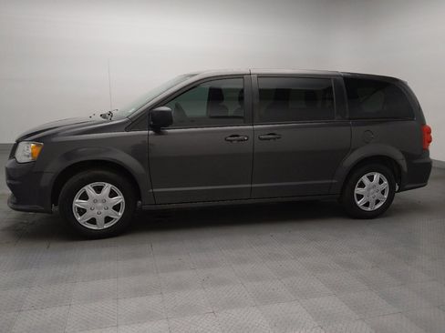 Used 2018 Dodge Grand Caravan SE w/ UConnect Hands-Free Group FWD image 2
