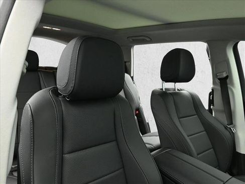 Certified 2026 Mercedes-Benz GLS 450 4MATIC image 28