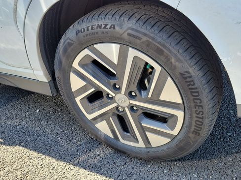 Used 2023 Hyundai Kona SE w/ Cargo Package FWD image 5