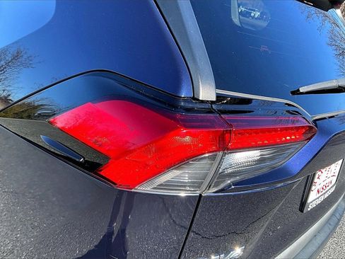 Used 2020 Toyota RAV4 XLE image 21