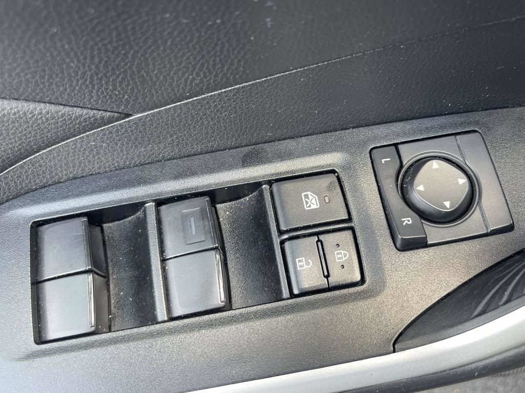 Used 2025 Toyota RAV4 LE AWD/4WD image 20