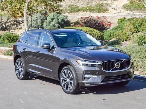 Used 2022 Volvo XC60 B5 Momentum w/ Advanced Package image 8