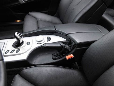 Used 2006 BMW M5 image 40