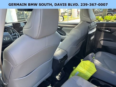 Used 2021 Toyota Highlander Platinum image 37