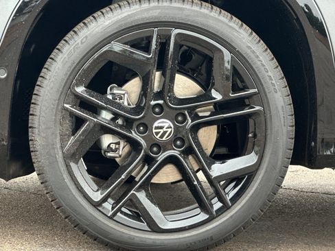New 2026 Volkswagen Tiguan SE R-Line FWD image 25