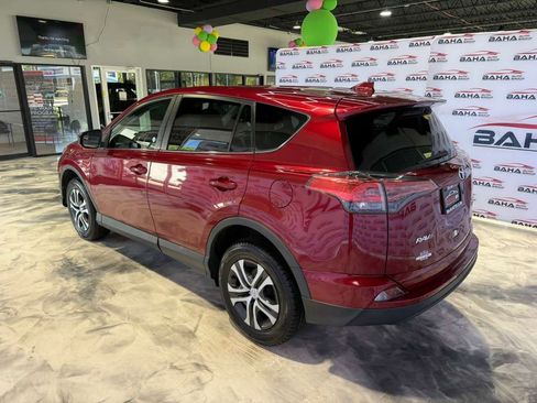 Used 2018 Toyota RAV4 LE FWD image 8