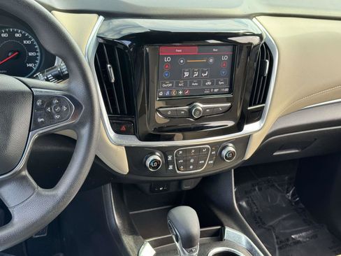 Used 2022 Chevrolet Traverse LS image 5
