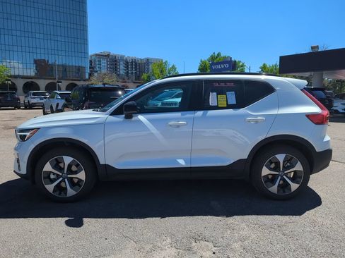 Used 2026 Volvo XC40 B5 Plus AWD/4WD image 4