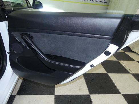 Used 2021 Tesla Model 3 Standard Range Plus image 23