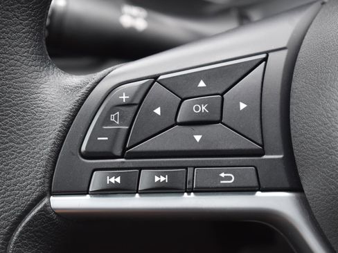 Used 2025 Nissan Altima 2.5 SV image 6