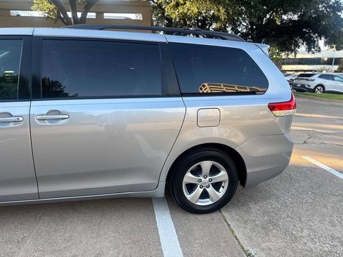 Used 2013 Toyota Sienna LE FWD image 5