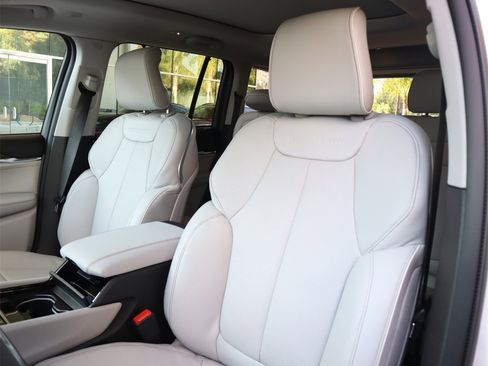 Used 2023 Jeep Grand Cherokee Overland w/ Luxury Tech Group IV image 20