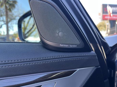 Used 2019 BMW 740i xDrive image 9