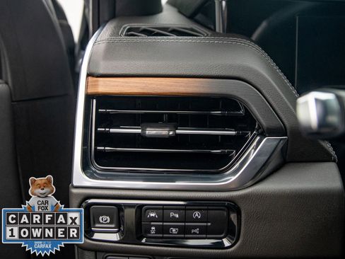 Used 2025 GMC Yukon Denali AWD/4WD image 13