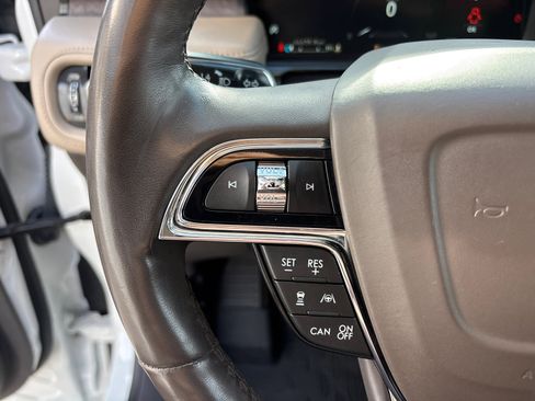 Used 2022 Lincoln Nautilus Reserve w/ Equipment Group 201A image 17