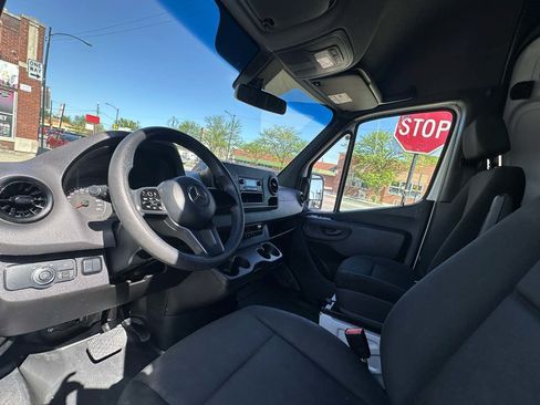 Used 2022 Mercedes-Benz Sprinter 2500 image 15