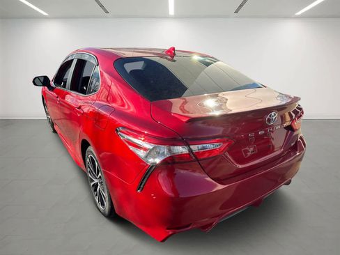 Used 2020 Toyota Camry SE image 4
