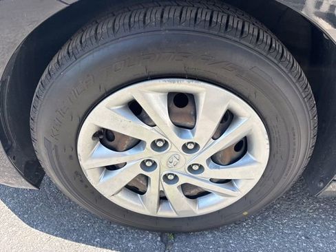 Used 2019 Hyundai Elantra SE FWD image 13