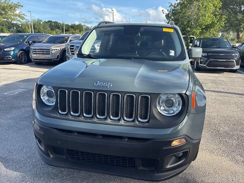 Used 2017 Jeep Renegade Latitude w/ Safety & Security Group FWD image 2