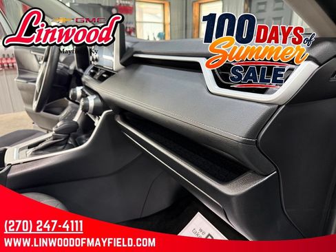 Used 2025 Toyota RAV4 XLE FWD image 33