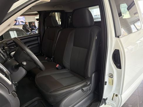 Used 2017 Nissan Titan SV image 10