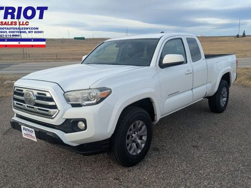 Used 2018 Toyota Tacoma SR5 image 1