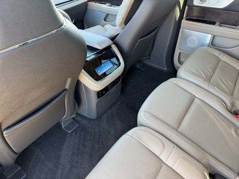 Used 2022 Lincoln Navigator Reserve image 18