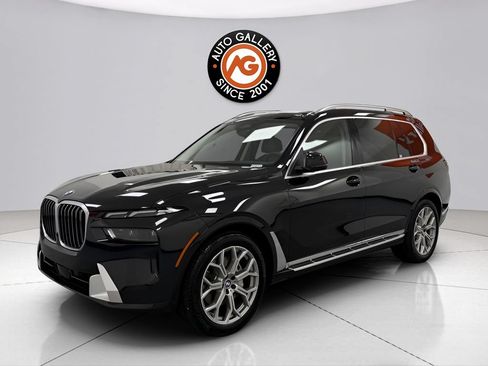 Used 2025 BMW X7 xDrive40i AWD/4WD image 3