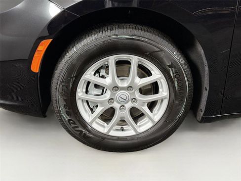 Used 2025 Chrysler Pacifica Select FWD image 30