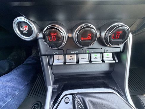 Used 2025 Toyota GR86 RWD image 57