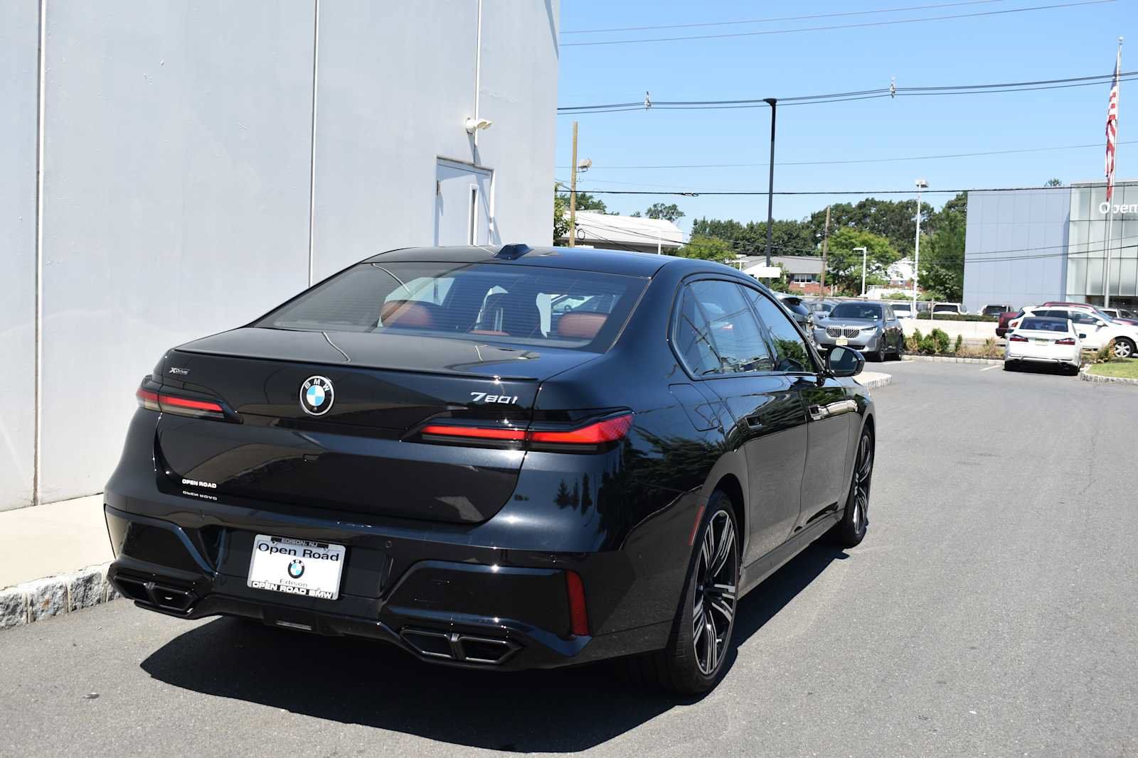 Used 2024 BMW 760i xDrive w/ Executive Package AWD/4WD image 5