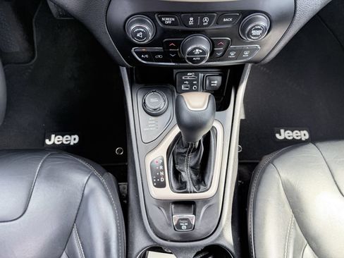 Used 2017 Jeep Cherokee Limited AWD/4WD image 11