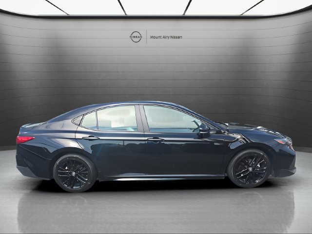 Used 2025 Toyota Camry SE FWD image 3