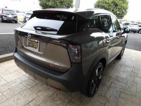 Certified 2025 Nissan Kicks SR image 7