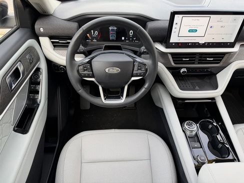 Certified 2025 Ford Explorer Platinum w/ Ultimate Package image 11