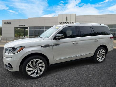 Used 2024 Lincoln Navigator Reserve AWD/4WD image 7