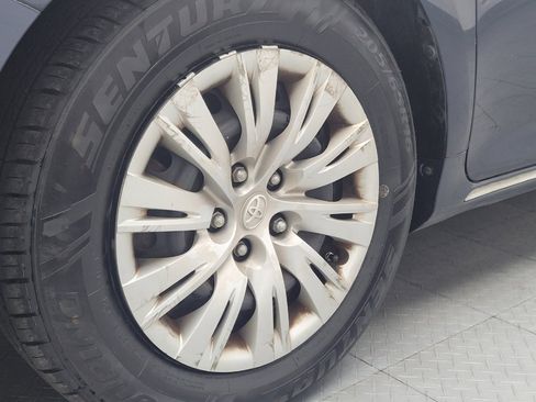 Used 2014 Toyota Camry LE FWD image 31