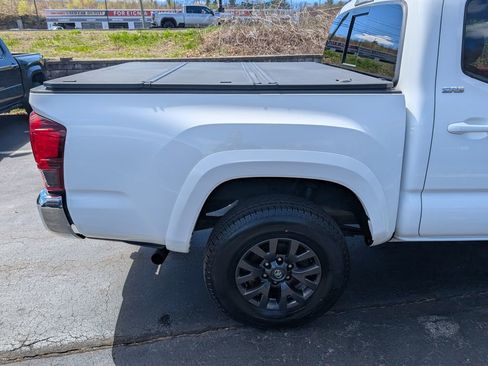 Certified 2023 Toyota Tacoma SR5 AWD/4WD image 8