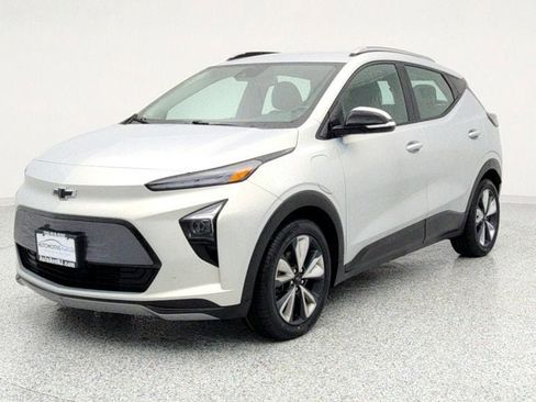 Used 2022 Chevrolet Bolt EUV LT w/ Convenience Package image 1