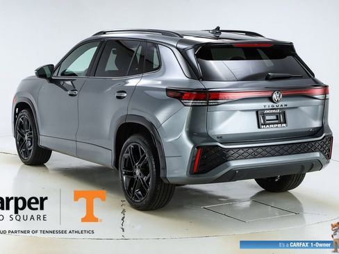 Used 2025 Volkswagen Tiguan SE R-Line image 7