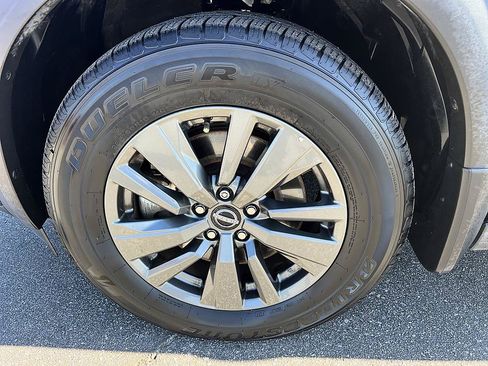 Certified 2022 Nissan Pathfinder SV w/ SV Black Package FWD image 9