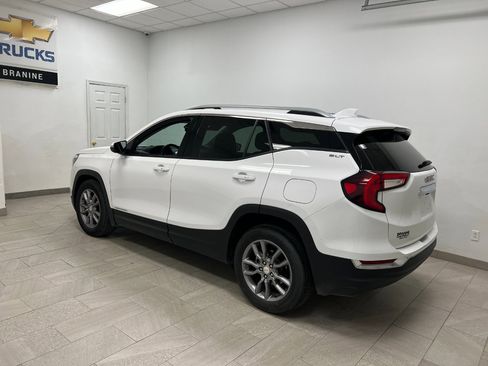 Used 2024 GMC Terrain SLT image 7