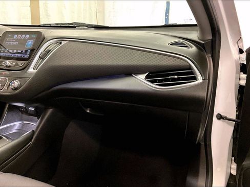 Used 2017 Chevrolet Malibu LT image 15