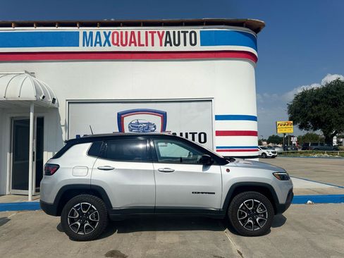 Used 2025 Jeep Compass Trailhawk w/ Trailhawk Elite Group AWD/4WD image 24