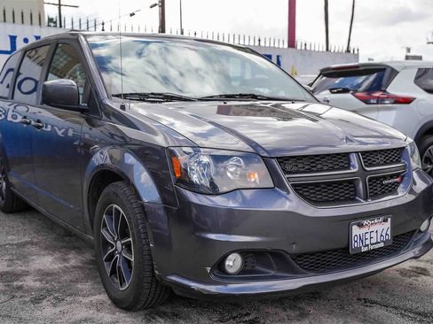 Used 2018 Dodge Grand Caravan GT image 3