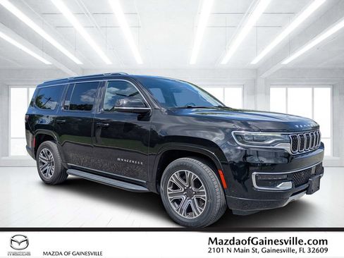 Used 2024 Jeep Wagoneer Series II w/ Flexible Seating Group AWD/4WD image 1