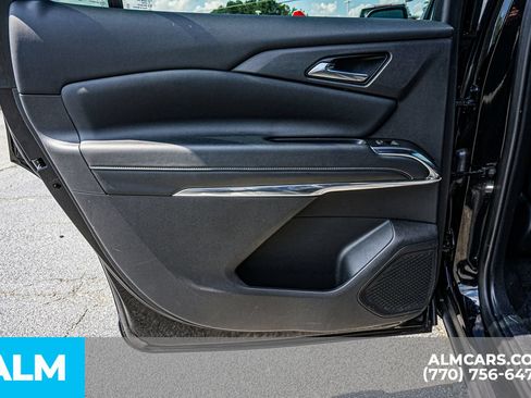 Used 2025 Chevrolet Traverse LT FWD image 57
