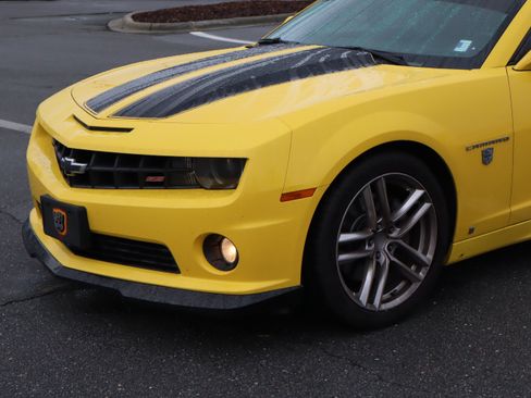 Used 2010 Chevrolet Camaro SS w/ LPO, Ground Effects Package RWD image 6