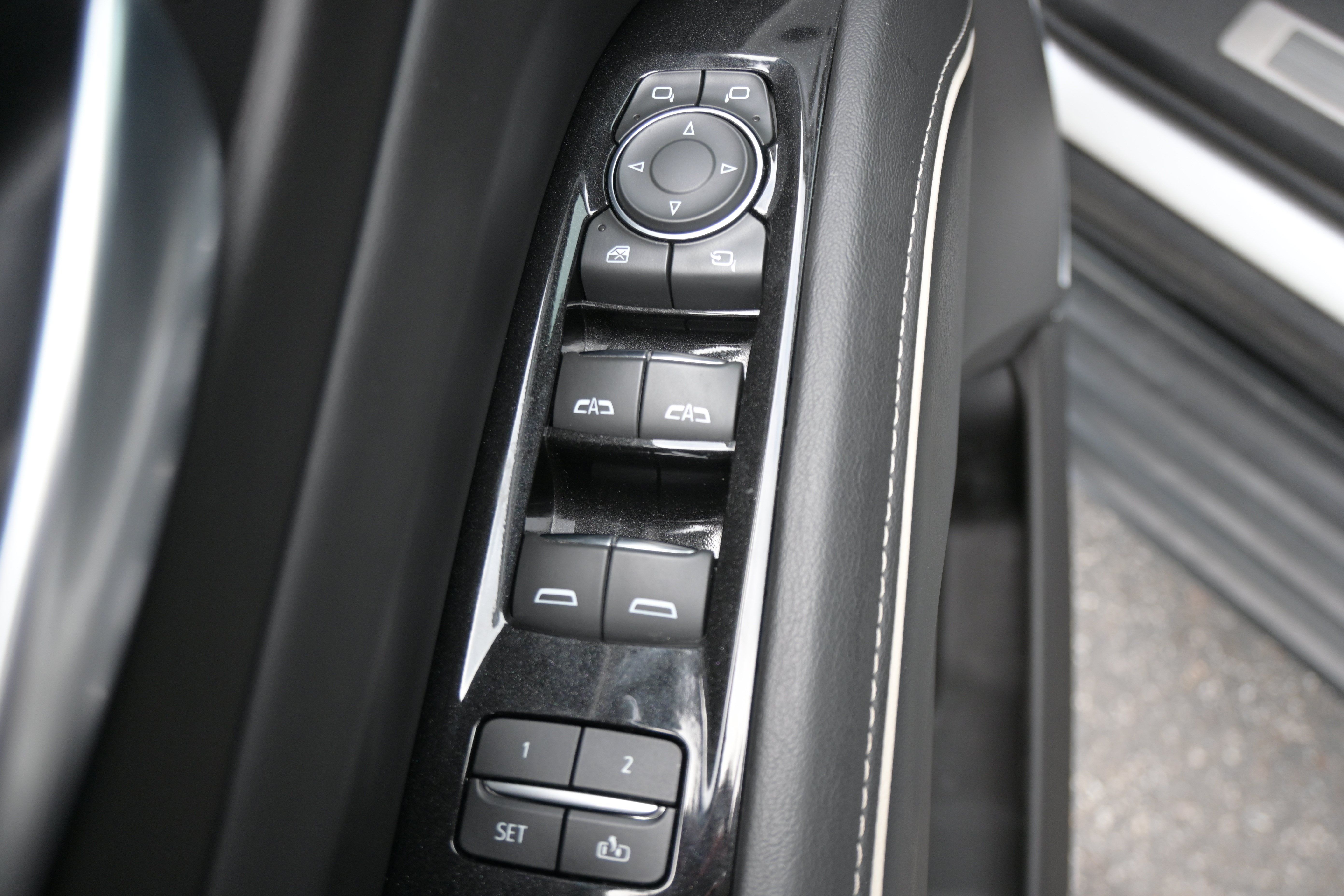 Used 2023 Cadillac Escalade Sport w/ LPO, ONYX Package AWD/4WD image 15